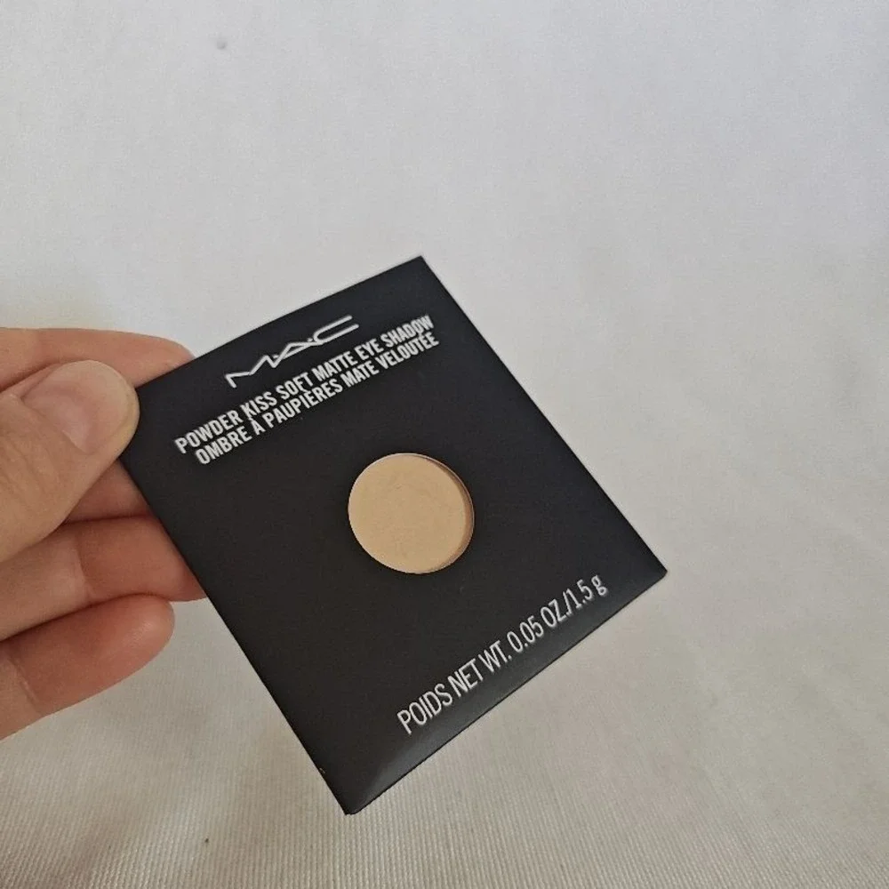MAC‎ Eyeshadow Best of Me Powder Kiss Soft Matte Pro Palette Medium Warm Beige